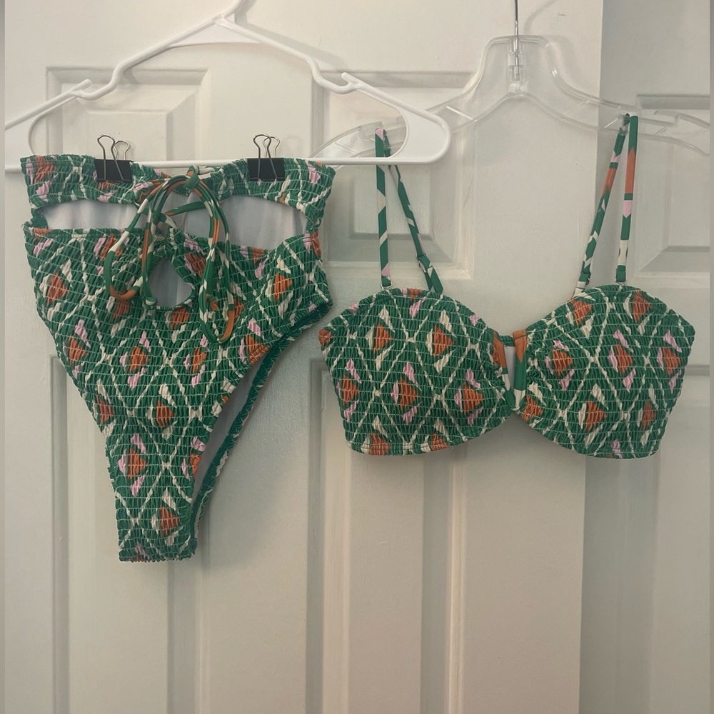 Beautiful two piece bathing suit!
